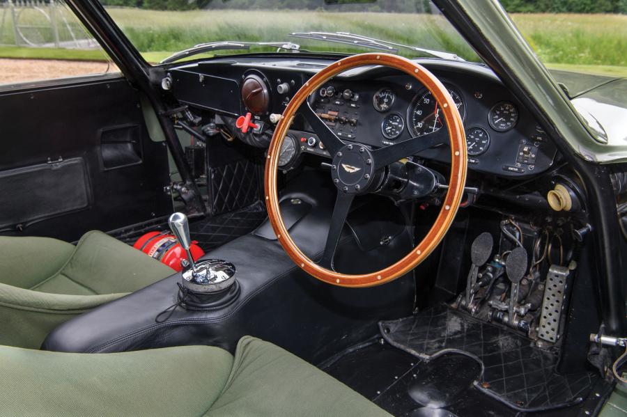 Интерьер Aston Martin Project 215 (DP215/1) 1963 года  (фото 28 из 45)